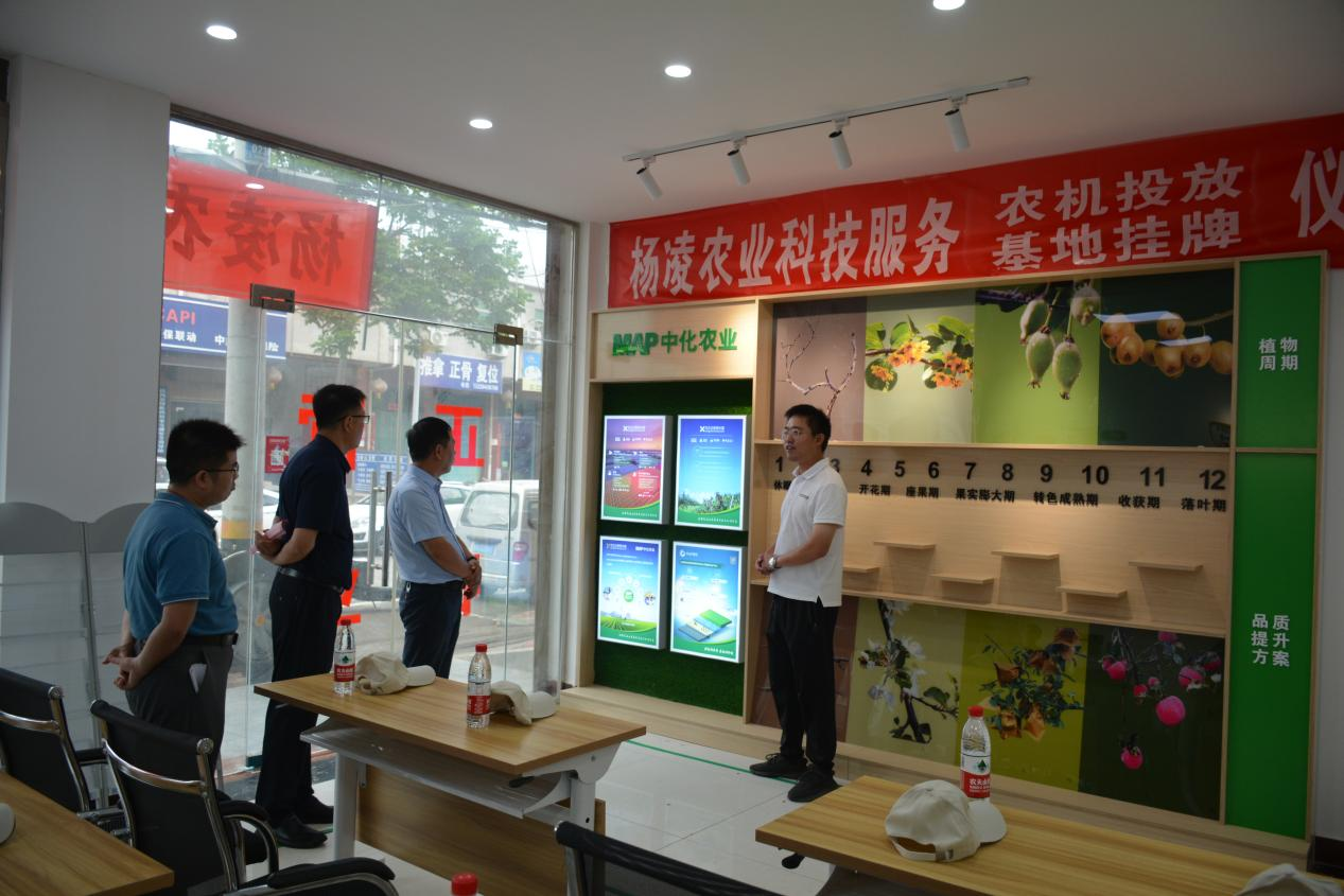 bwin网站:杨凌农科集团:13台农机装备投放杨凌及周边果园(图3)
