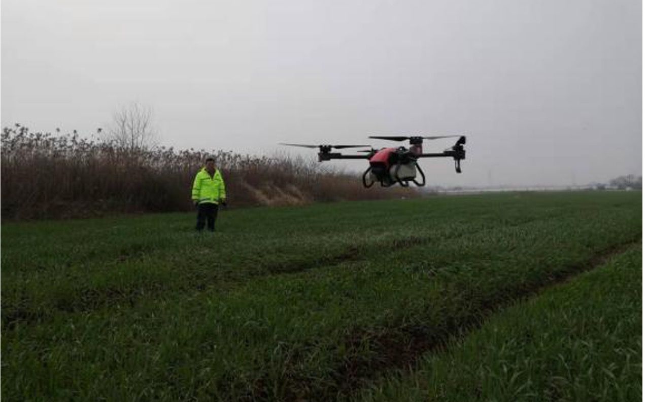 bwin网站：6小时搞定220亩施肥作业安徽肥东县植保飞机助力春耕(图1)