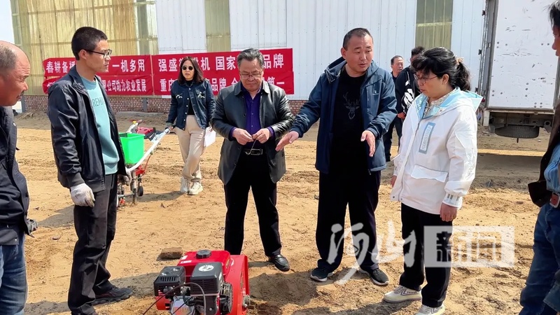 必赢：张家口市中小型农机展示活动在怀来县举行(图1)