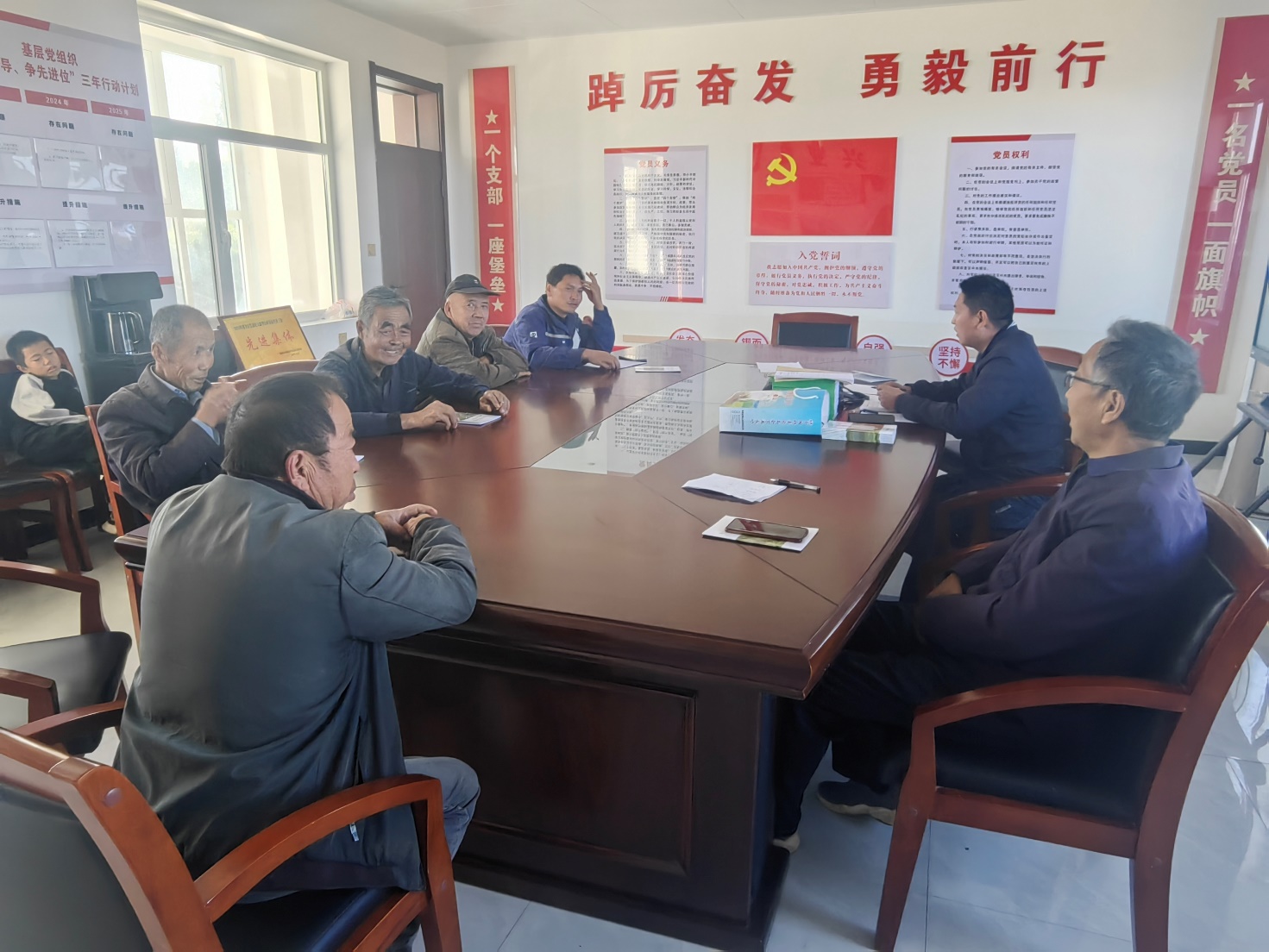 必赢国际：省农机技术体系“三区”人才服务团深入榆林开展产业调研与技术培训(图1)