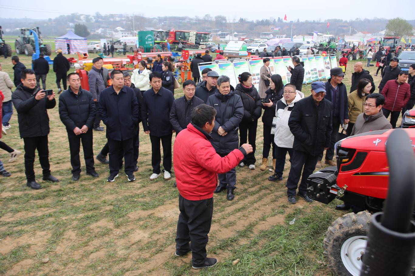 必赢国际：2024陕西农机手安全作业劳动竞赛颁奖暨新农机展销大会在武功举行(图3)