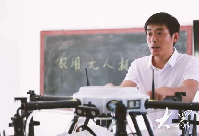 必赢：锄头镰刀再“酷炫”也赶不上按按手机键(图2)