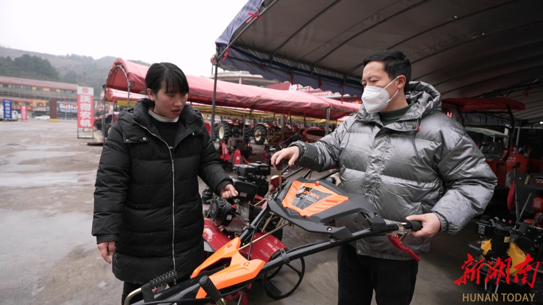 必赢国际：鹤城区农机市场购销旺春耕备耕底气足(图1)