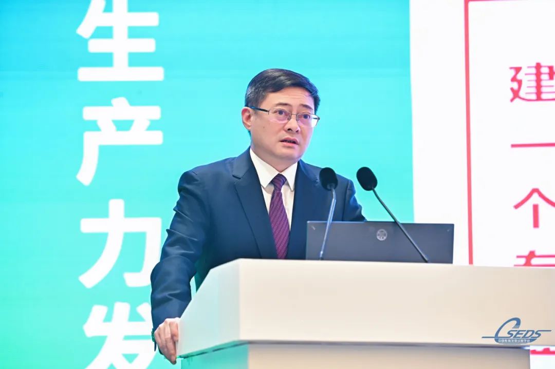 bwin网站：构建产教融合新格局赋能新质生产力发展——2025（第二届）产教融合发展大会在泸州开幕(图8)