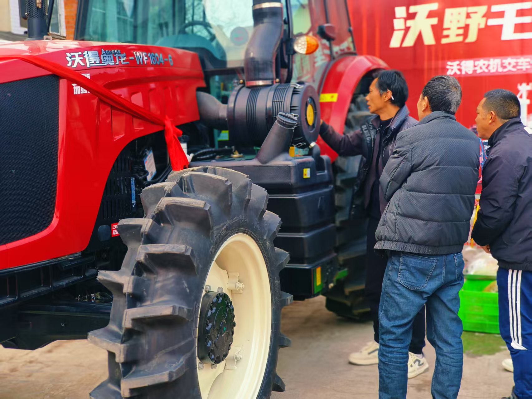 必赢国际：江苏沃得农机携手汉中大田商贸成功举办2025年“沃得龙系列”新品推介会(图2)