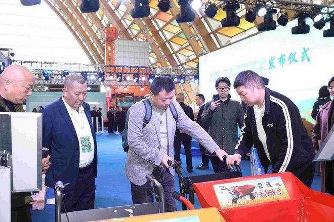 必赢：达州9款新型现代农机产品在蓉惊艳亮相(图2)