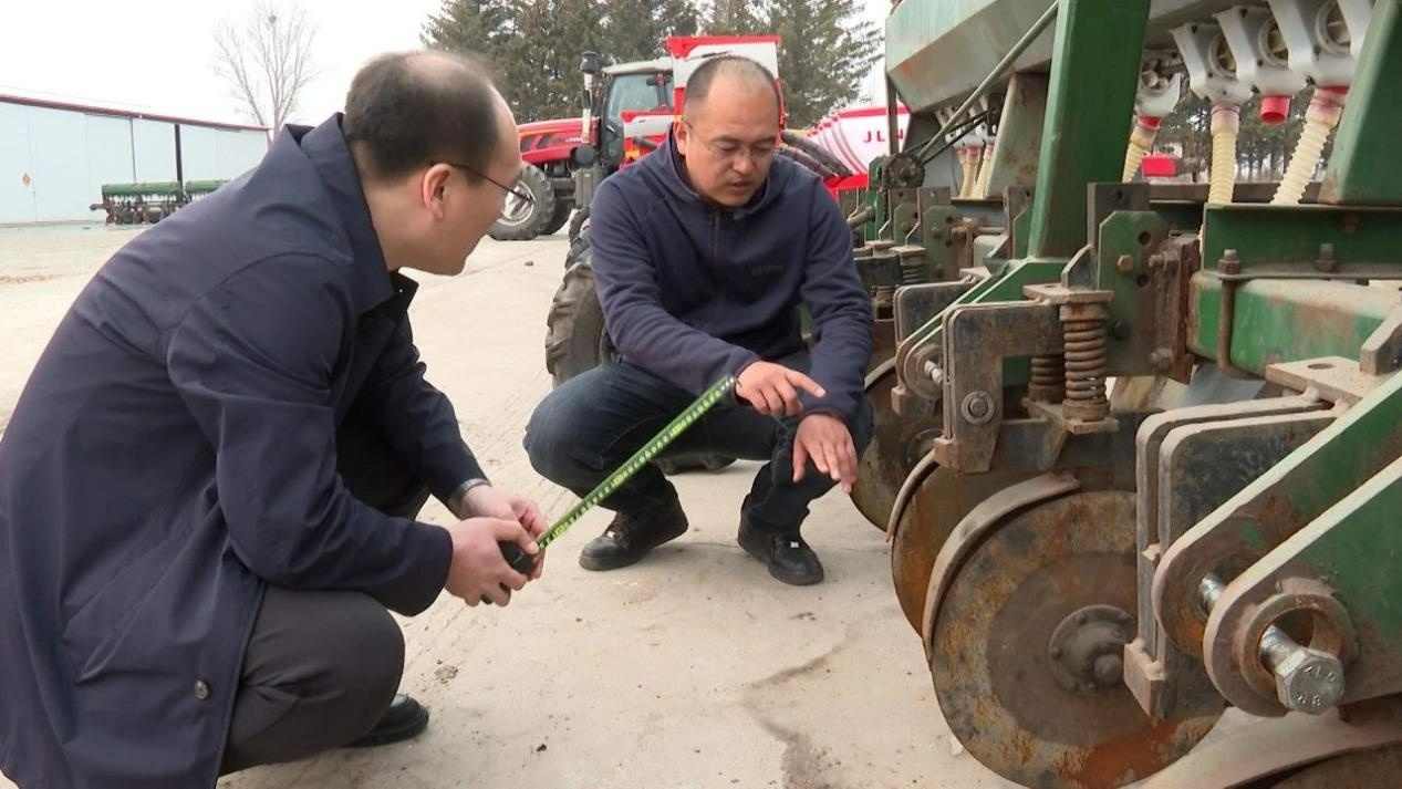 必赢：北安：场乡共建促农机升级改造(图1)