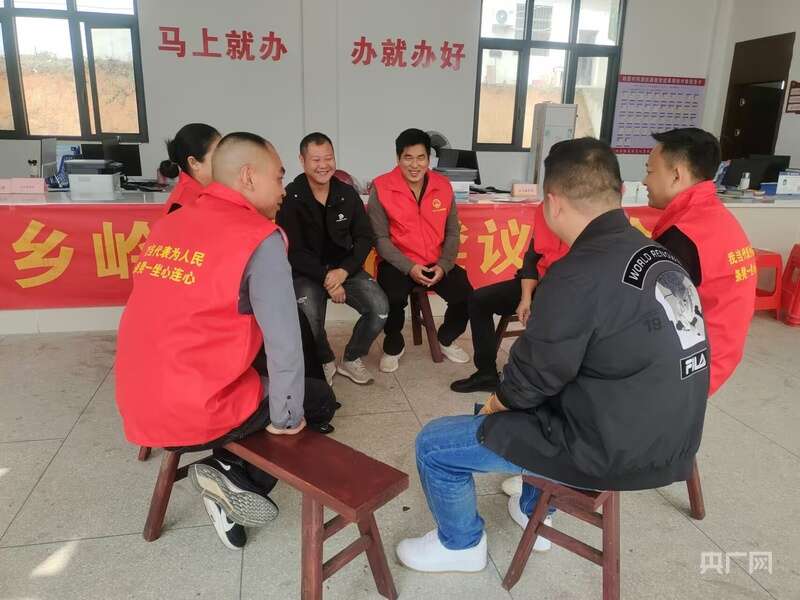 必赢国际：红土地上话振兴(图2)