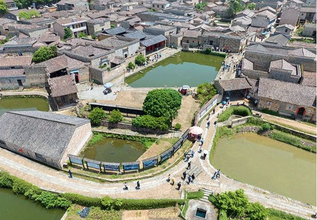 必赢国际：红土地上话振兴(图4)