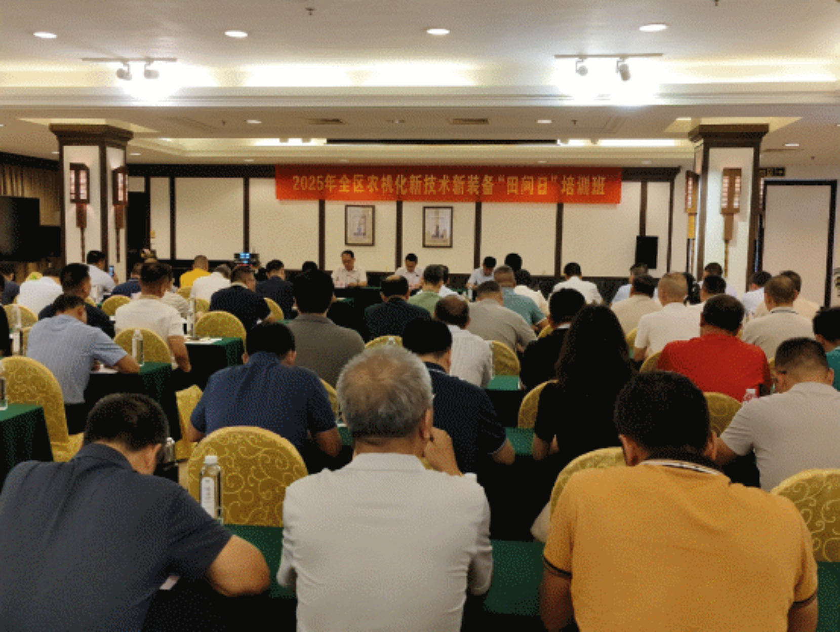 bwin网站：2025年全区农机化新技术新装备“田间日”培训班在桂林举办(图1)