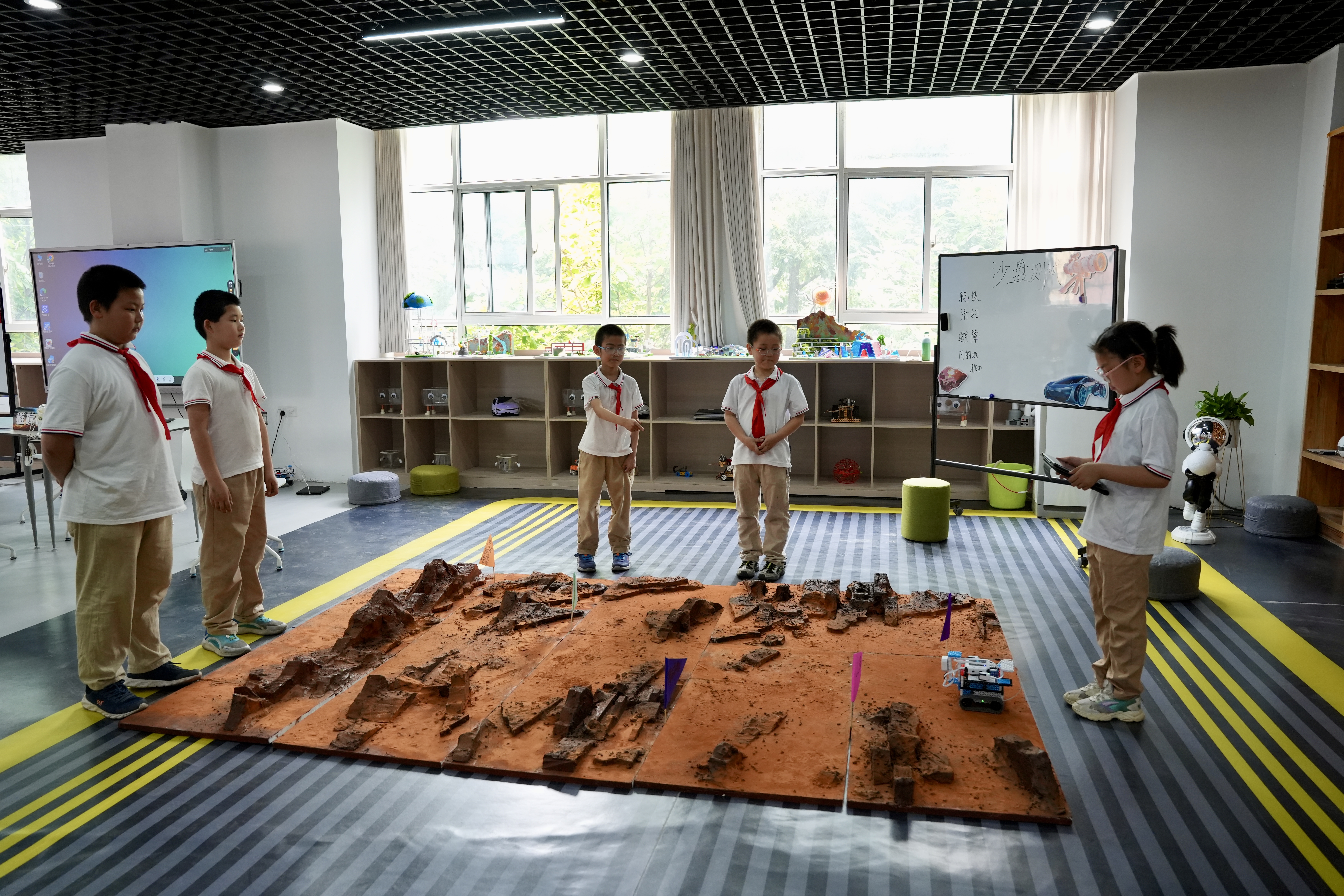 必赢国际：小学生AI造火星车银发族玩转无人机！湖北数字教育“开挂”了(图2)