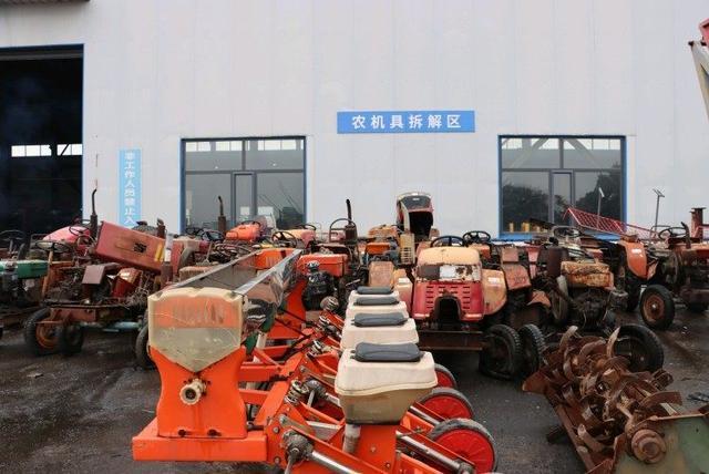 必赢国际：陕西神木：老旧农机报废拆解助力农业绿色转型(图2)
