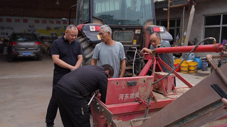 必赢国际：山西省运城市盐湖区：农机检修早动手备足“马力”战秋收(图1)