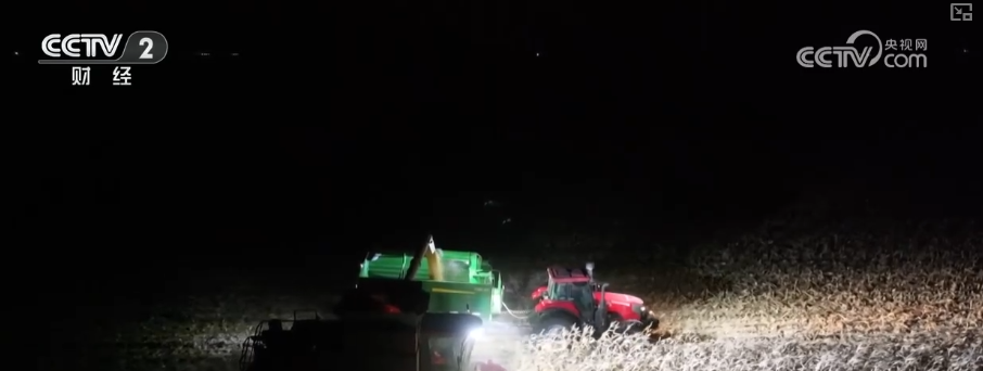 bwin网站：多举措协同全力推进秋收高科技农机与时间“赛跑”抢收抢种(图1)