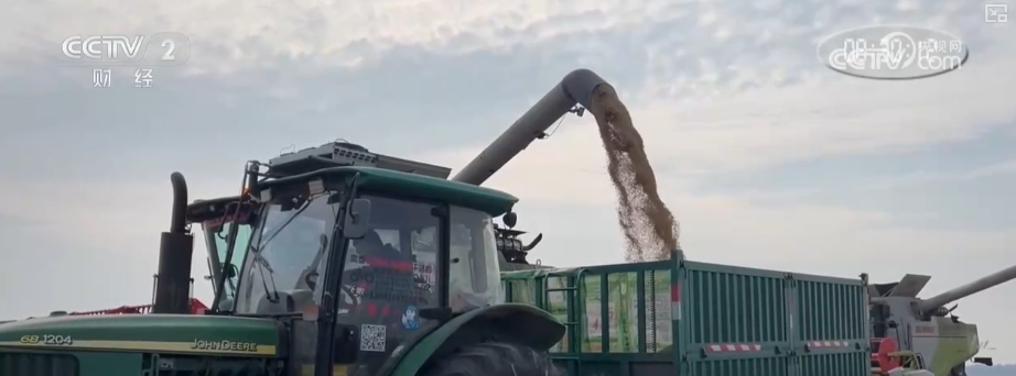 bwin网站：多举措协同全力推进秋收高科技农机与时间“赛跑”抢收抢种(图18)