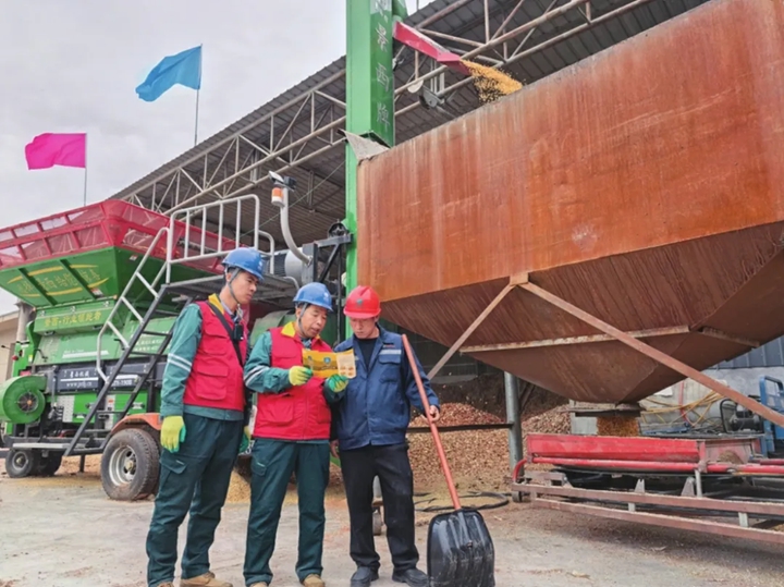 bwin网站：千方百计保障粮食安全｜抢收战场检验基层干部担当(图2)