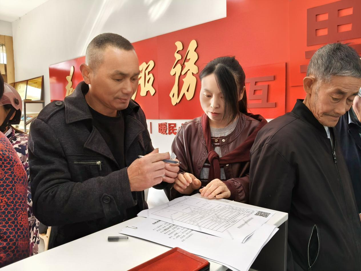 bwin网站：马衙街道金山村开展农机报废补贴“一站式”代办(图1)