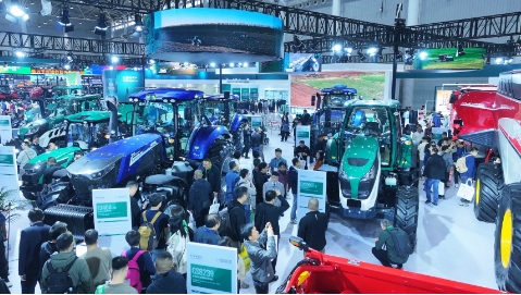 必赢：2025国际农机展丨潍柴雷沃新能源拖拉机闪耀全场(图1)