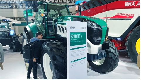 必赢：2025国际农机展丨潍柴雷沃新能源拖拉机闪耀全场(图4)