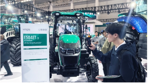 必赢：2025国际农机展丨潍柴雷沃新能源拖拉机闪耀全场(图6)