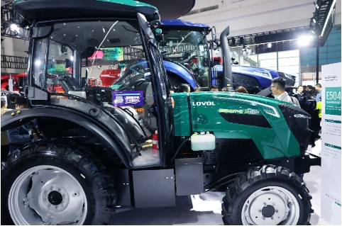 必赢：2025国际农机展丨潍柴雷沃新能源拖拉机闪耀全场(图7)