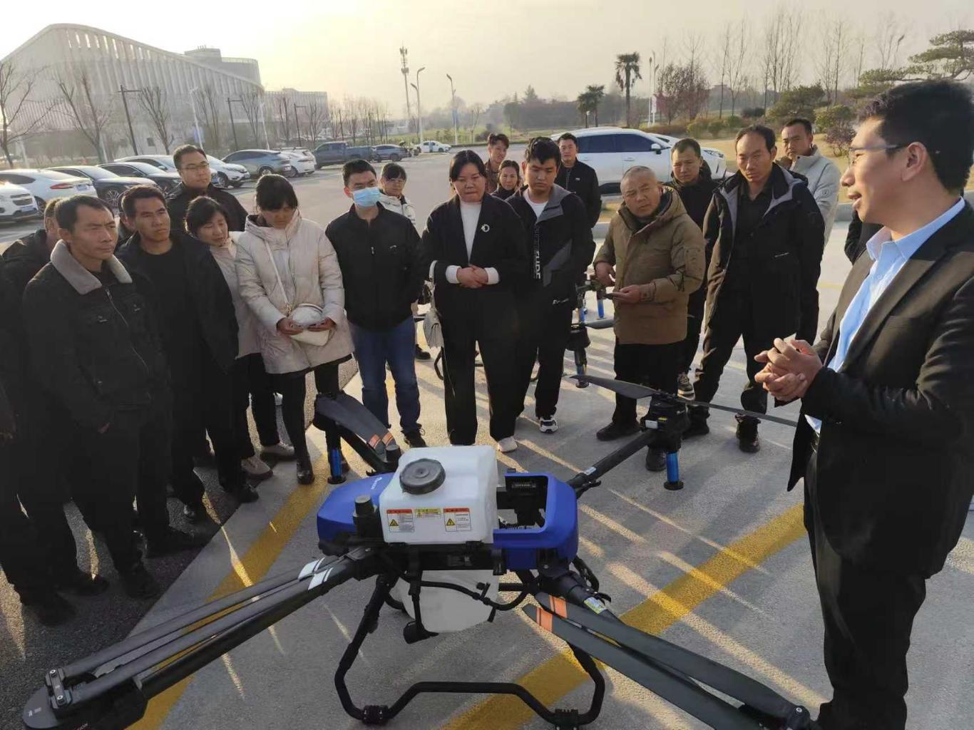 bwin网站：南郑农机手外训归来：田间“神器”上手练智慧农业开眼界(图4)