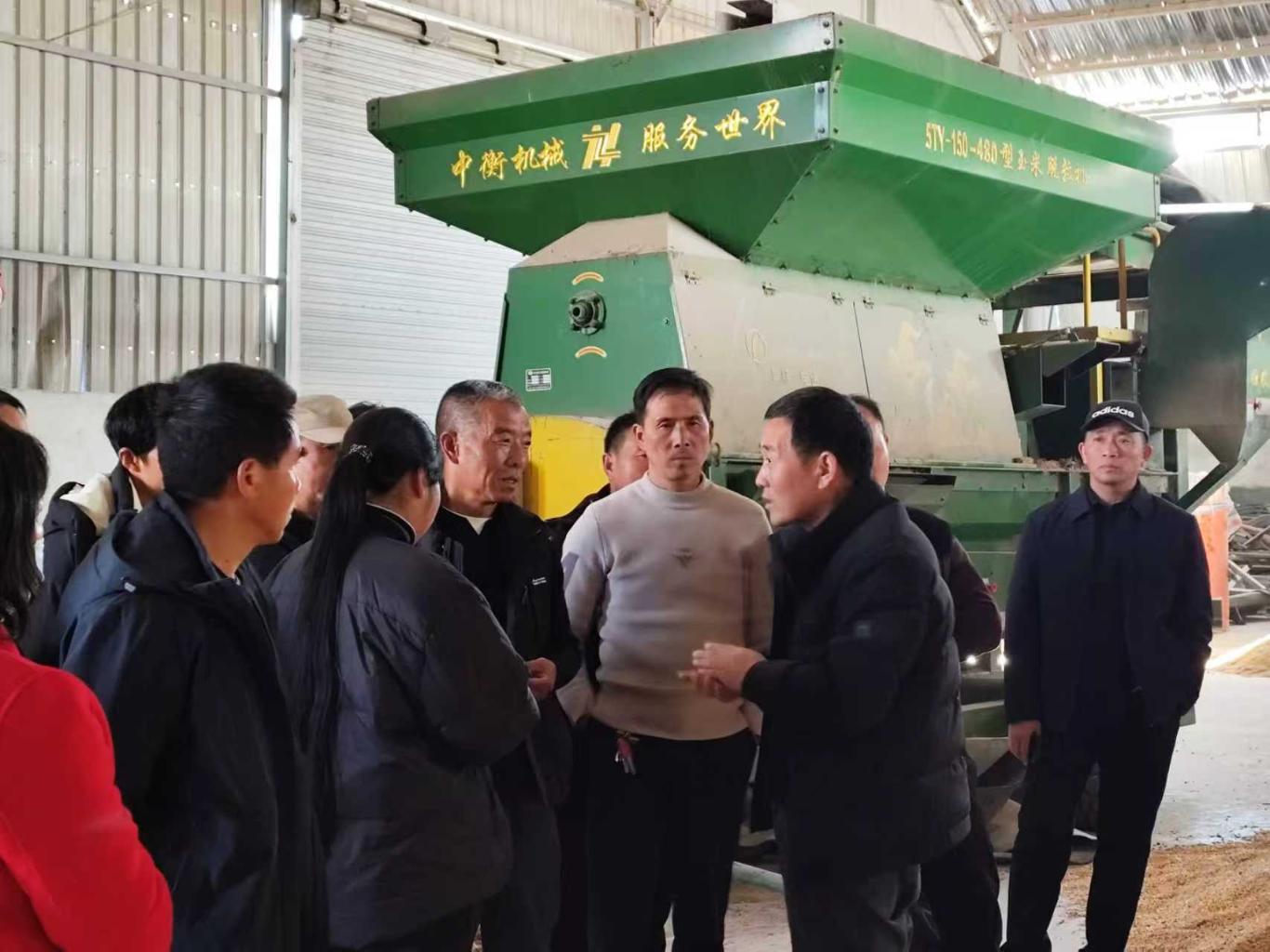 bwin网站：南郑农机手外训归来：田间“神器”上手练智慧农业开眼界(图3)