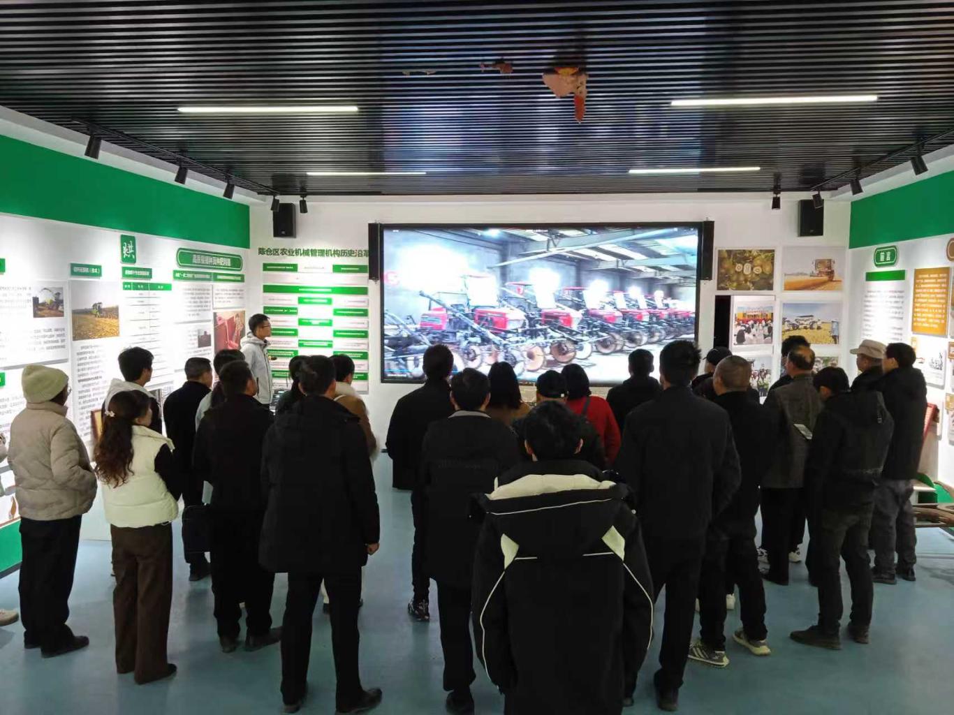 bwin网站：南郑农机手外训归来：田间“神器”上手练智慧农业开眼界(图7)