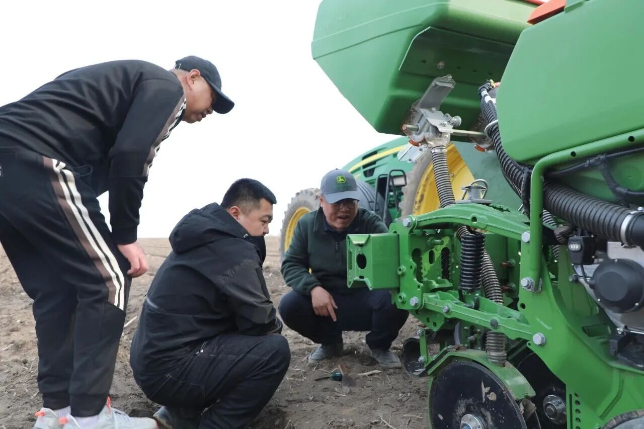 必赢：聚焦北大荒八五四分公司更新农机710台套智慧装备赋能粮食稳产(图1)