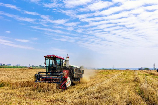 必赢国际：成都龙泉驿区：智慧农机“耕”新沃野(图2)