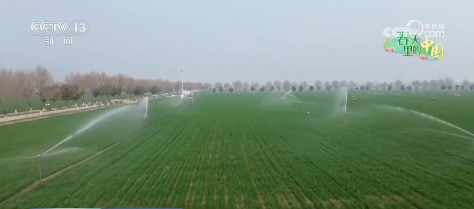 bwin网站：水肥机器人、AI+无人机农机新装备成为春管“主力军”夯实夏粮丰收基础(图2)