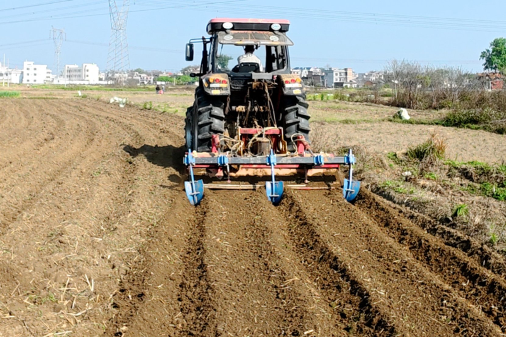 必赢：技术服务送上门智能设备下田间——贺州市平桂区农机服务队一线助春耕见闻(图2)