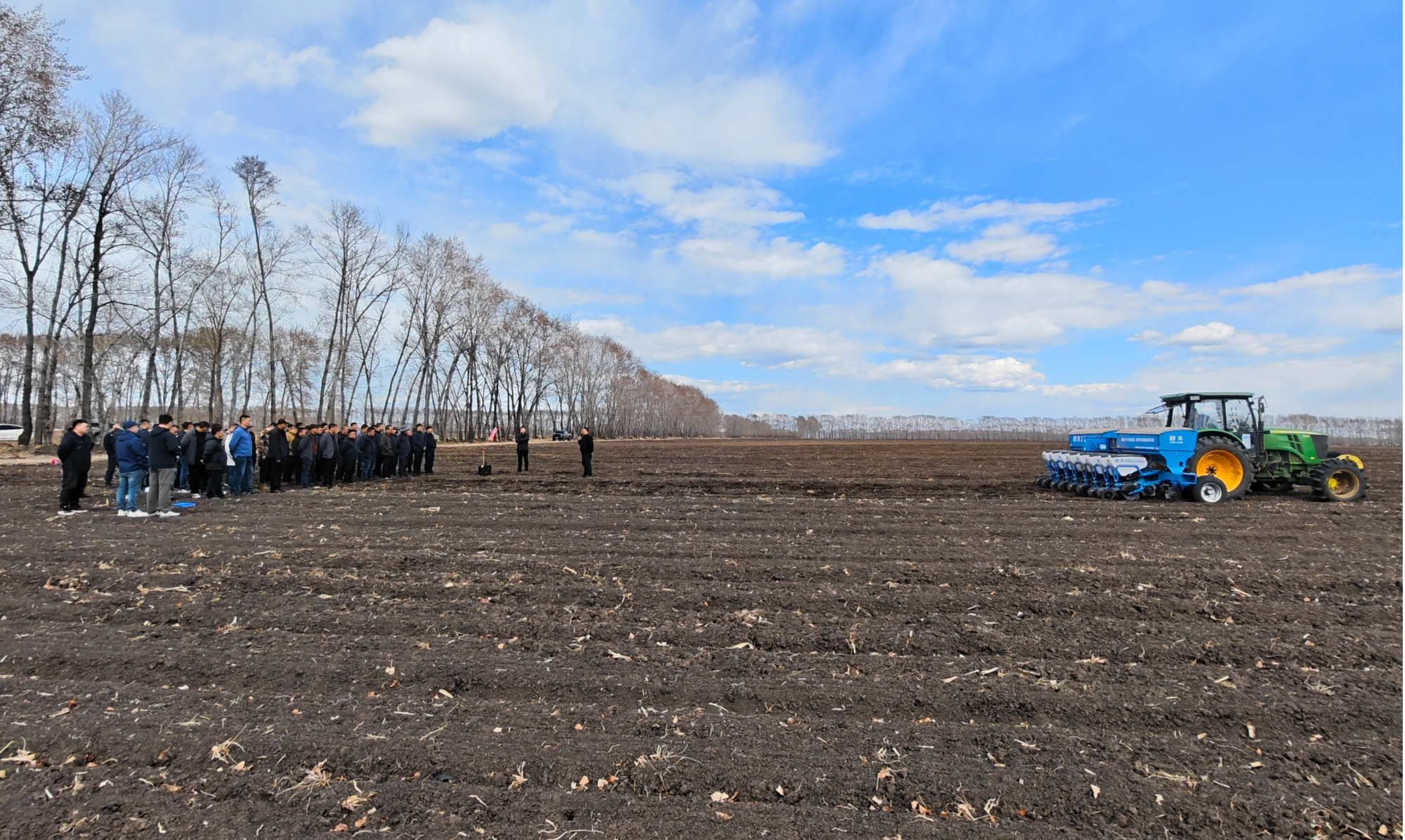 必赢国际：聚焦北大荒友谊分公司：国产高端智能农机精准赋能春耕(图1)